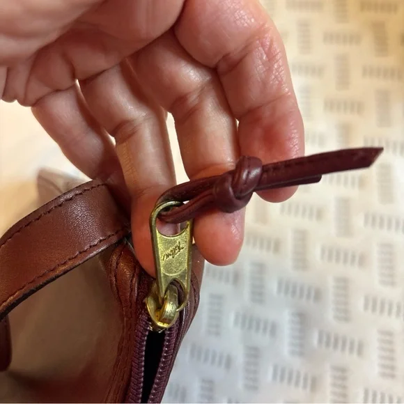 Etienne Aigner Deep Brown Leather Vintage Shoulder Bag Zip Closure Gold Accents - Picture 6 of 12